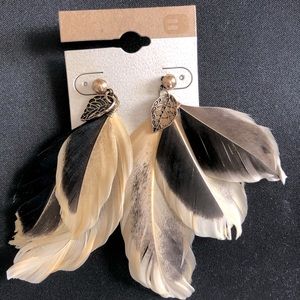 Buckle feather earrings